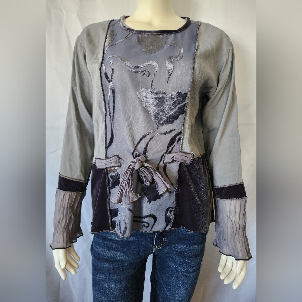Spencer Alexis Long Sleeve Top Shirt Blouse Velevet Bow Rayon Size 6 Small